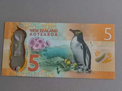 Обява: Банкнота - Нова Зеландия - 5 долара UNC | 2015г.
