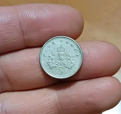 Обява: 5 пенса Великобритания 2004