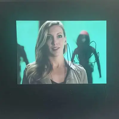 Обява: 🏹 Личен автограф Кейти Касиди (Katie Cassidy) - Black Canary (Стрелата) 🏹 ПРОМО цена до 31.03.2026