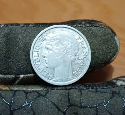 Обява: 2 франка Франция 1943 с гланца