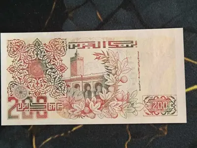 Обява: Банкнота - Алжир - 200 динара UNC | 1992г.
