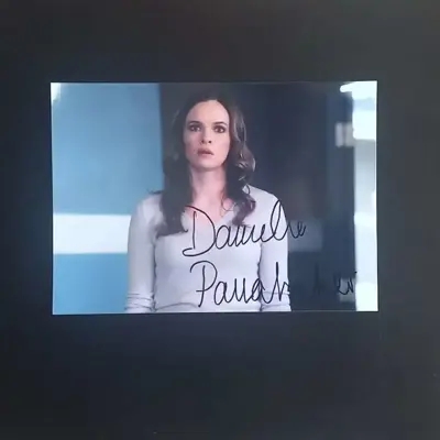 Обява: ❄️ Личен автограф Даниел Панабейкър (Danielle Panabaker)-(Caitlin Snow) ❄️ ПРОМО цена до 31.03.2026