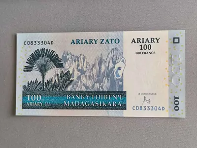 Обява: Банкнота - Мадагаскар - 100 ариари UNC | 2004г.