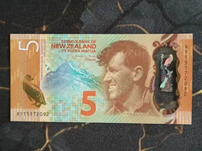 Обява: Банкнота - Нова Зеландия - 5 долара UNC | 2015г.