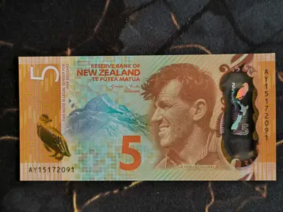 Обява: Банкнота - Нова Зеландия - 5 долара UNC | 2015г.