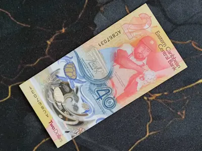 Обява: Банкнота - Източни Кариби - 2 долара (юбилейна) UNC | 2023г.