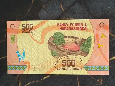 Обява: Банкнота - Мадагаскар - 500 ариари UNC | 2017г.