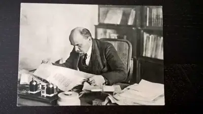 Снимка за обява „Картичка - Ленин в кабинета си в Кремъл"