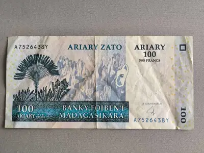 Снимка за обява „Банкнота - Мадагаскар - 100 ариари | 2004г."