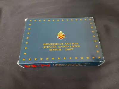 Снимка за обява „Ватикана PROOF 2007 г. - комплектен сет от 1 цент до 2 евро + сребърен възпоменателен медал"