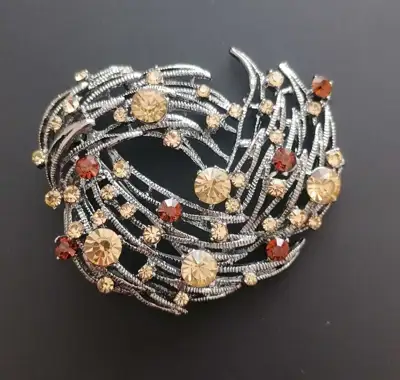 Снимка за обява „⭐ Интересна брошка с камъни ⭐"